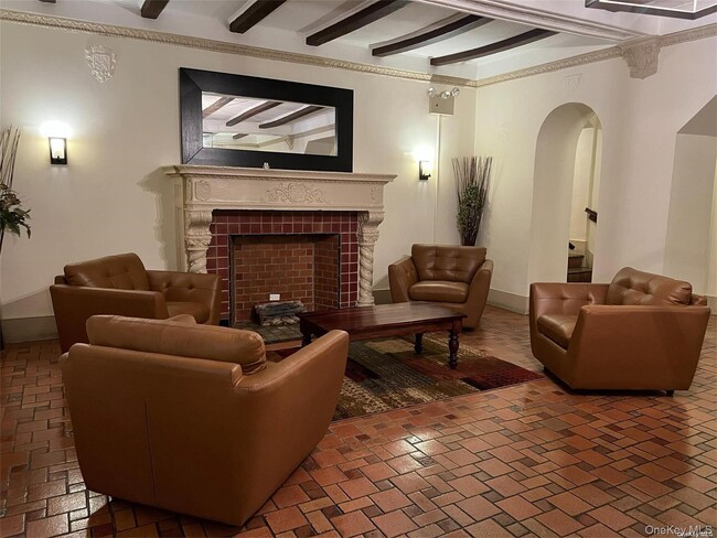 Building Photo - 310 Riverside Blvd