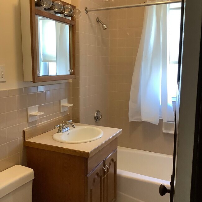 Building Photo - 64 North St