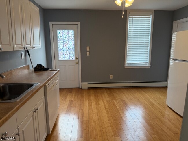 Foto del edificio - 134 E Centre St