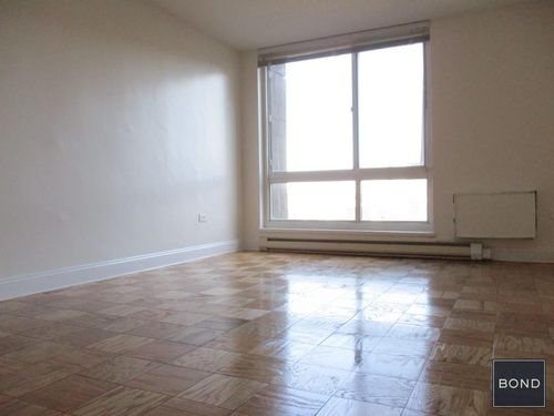 Building Photo - 546 Main St