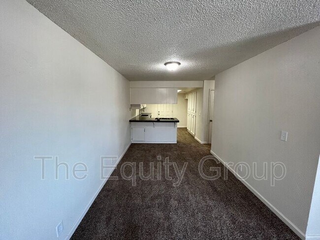 Building Photo - 1835 W Whitendale Ave