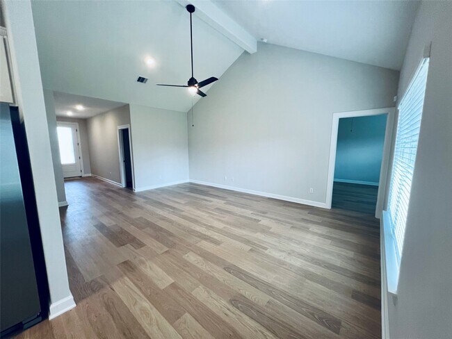 Building Photo - 3085 Sorrento Hl Dr