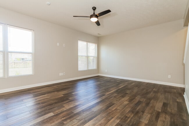 Building Photo - 237 Hennepin Dr