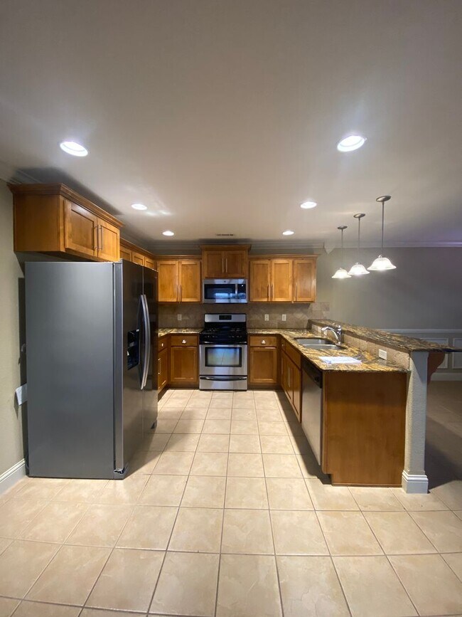 Building Photo - Spacious 4 Bedroom Rental in Edens Brook -...