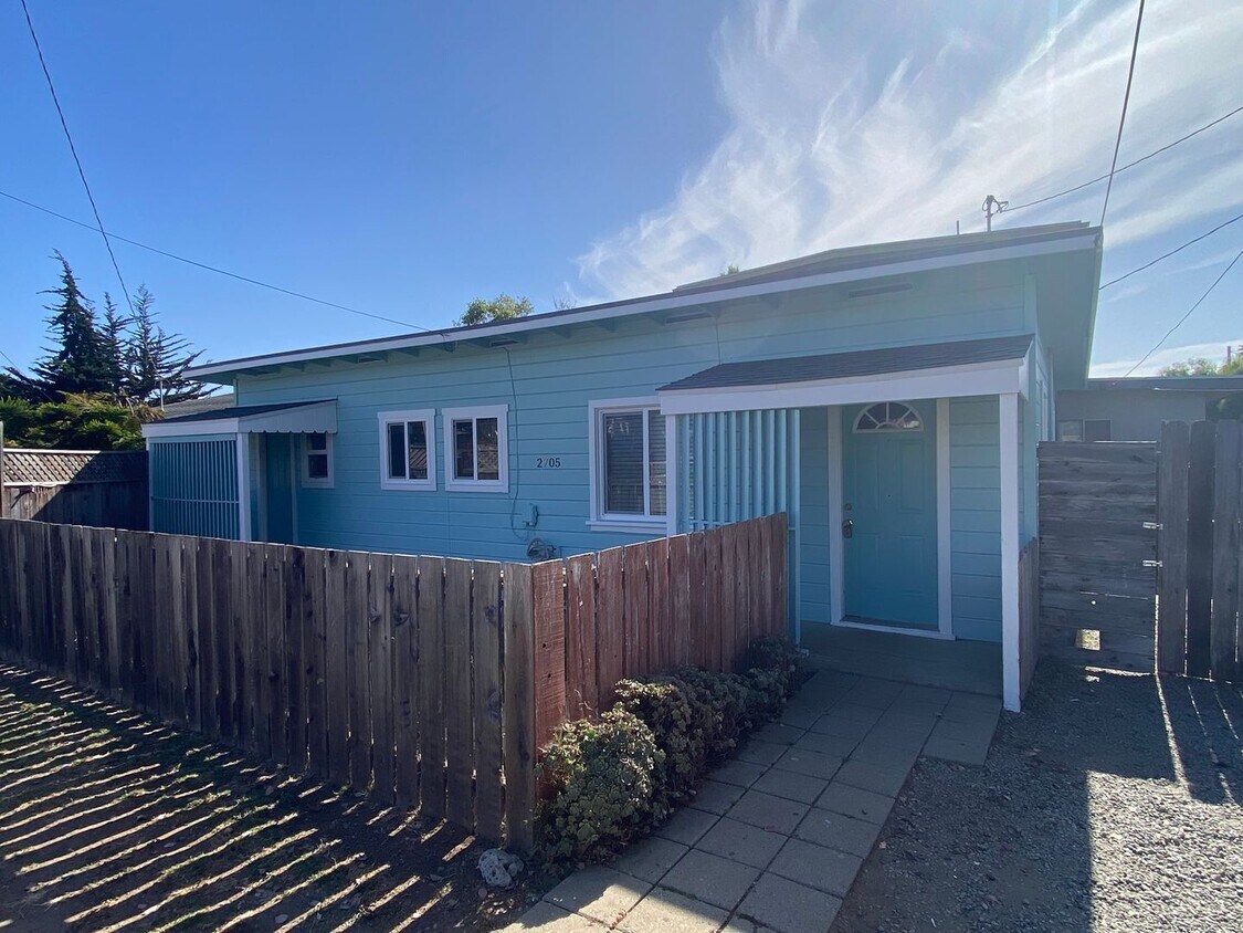 Foto principal - 2705 Cedar Ave