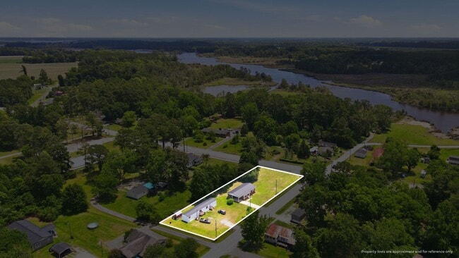 Building Photo - Charming 1,025 sq ft single-family home offering 3 bedrooms and 2 full bathrooms—perfect for comf...