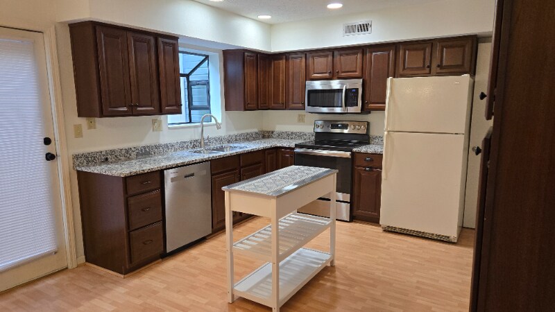 Foto principal - 604 Ledgeview Park Dr