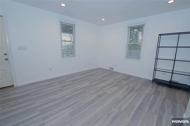 Foto del edificio - 454 Undercliff Ave