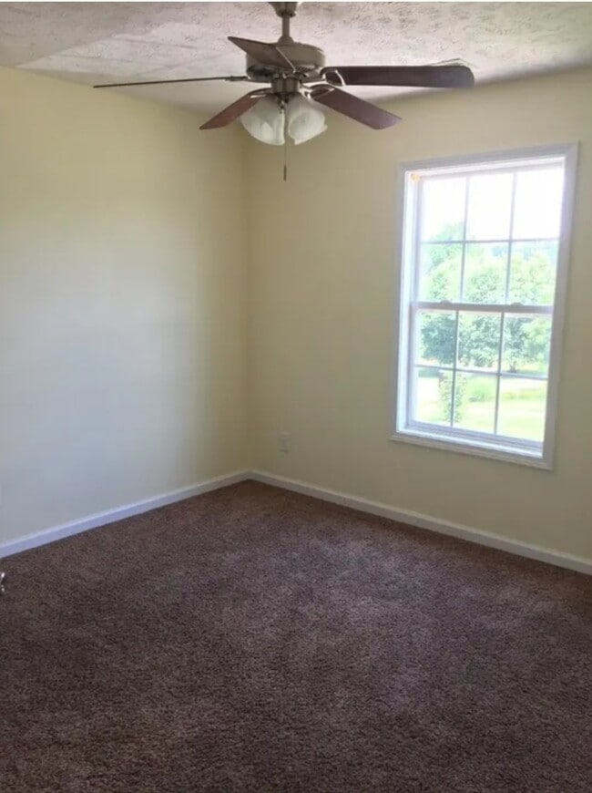 Foto del edificio - 969 Ernest Stewart Dr