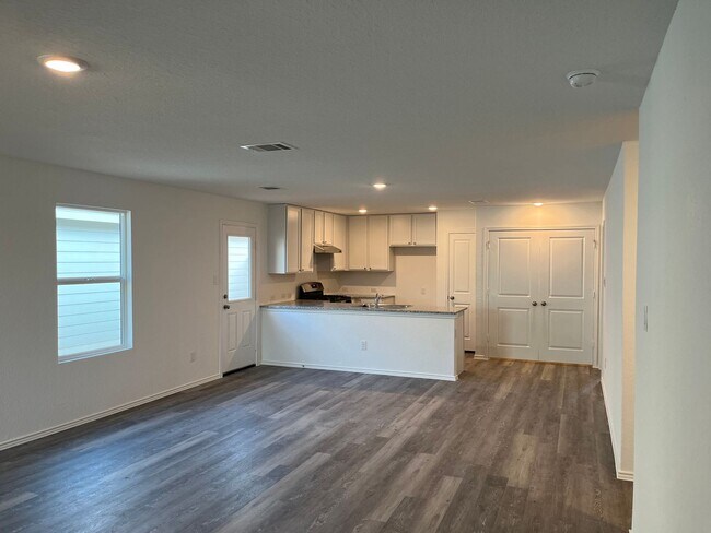 Building Photo - 3 Bedroom 2 bath In Navarro Ranch