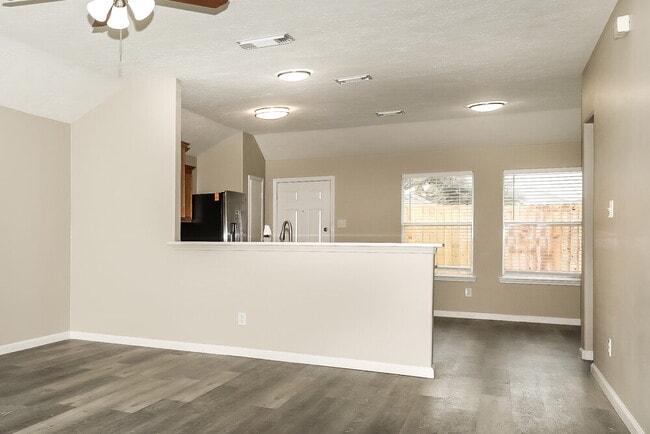 Building Photo - 12254 Lavon Dr