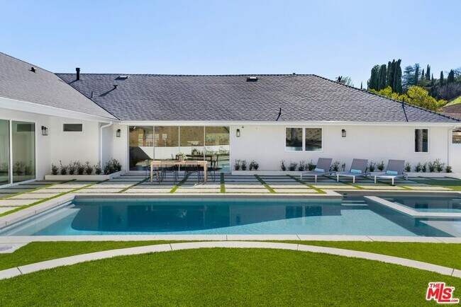 Building Photo - 4405 Estrondo Dr