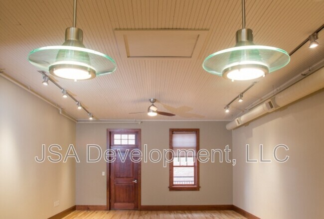 Foto del edificio - 223 W 4th St