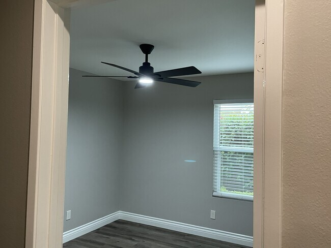 Foto del edificio - 4704 Penrose Ave