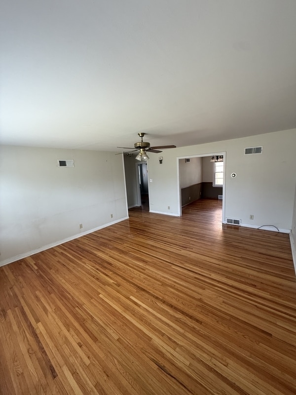 Building Photo - 604 W 20th Ave