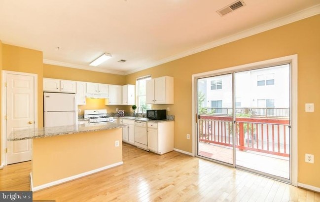 Foto del edificio - 21860 Goodwood Terrace