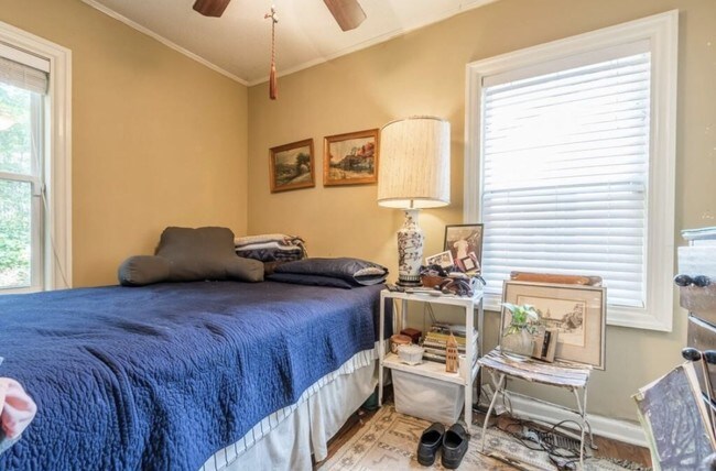 Foto del edificio - 1272 Lyle Pl NW