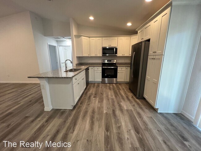 Building Photo - 3 br, 2 bath House - 1 Malauka Course Ter