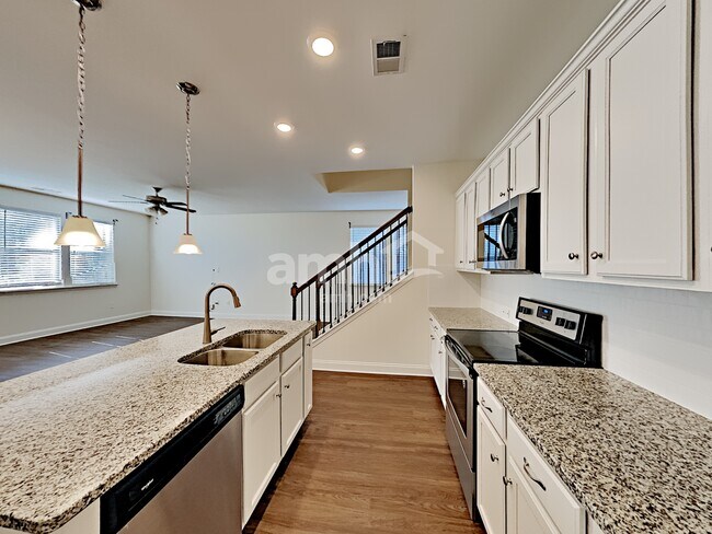 Foto del edificio - 114 Lindridge Dr