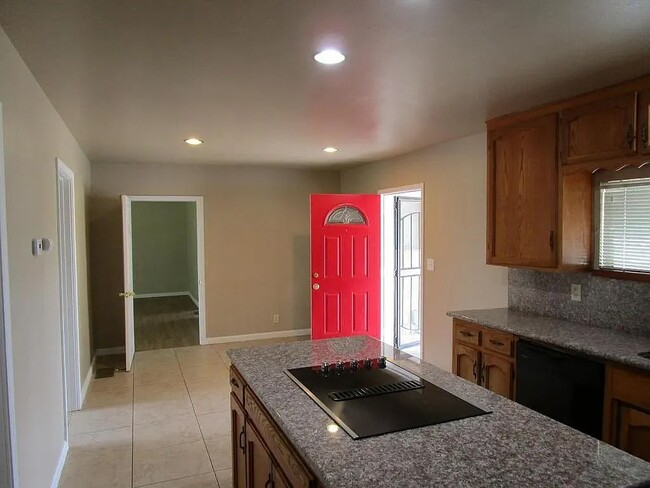 Foto del edificio - 1905 Claus Rd