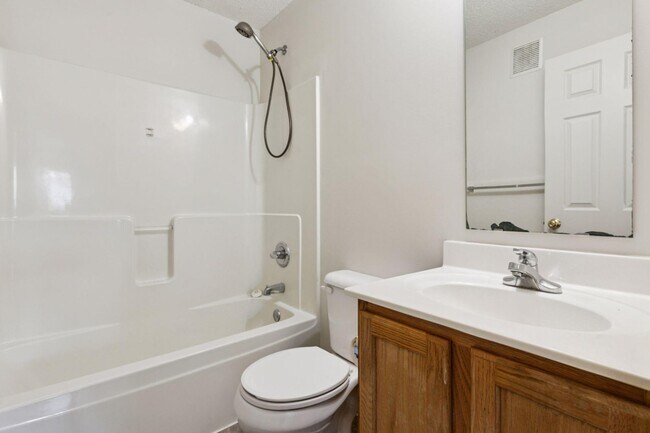 Foto del edificio - 17542 Gillette Way