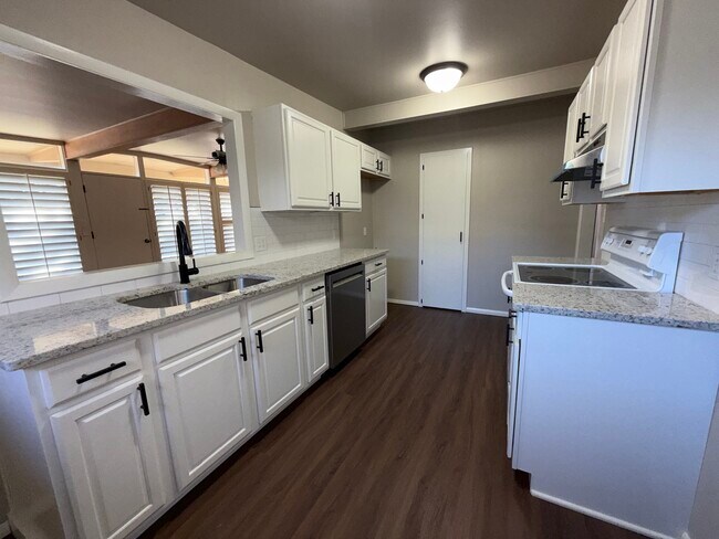 Foto del edificio - 5332 E 26th Pl