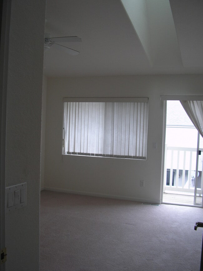 Building Photo - 2600 W Village Dr