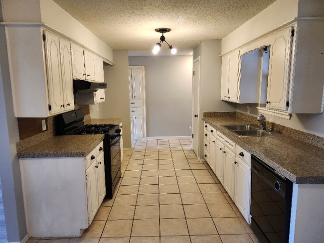 Photo - 3112 Chetwood Dr House