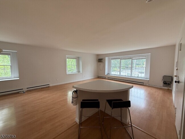 Foto del edificio - 301 Claremont Ave