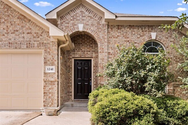 Building Photo - 1241 Rainbow Parke Dr