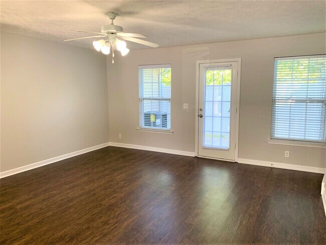 Foto del edificio - Two bedroom townhome for rent!