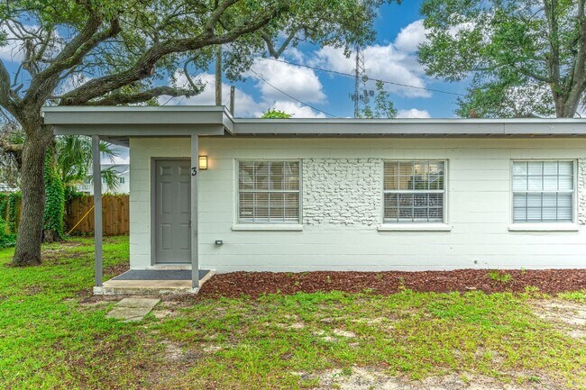 Foto del edificio - 718 Eglin Pkwy NE