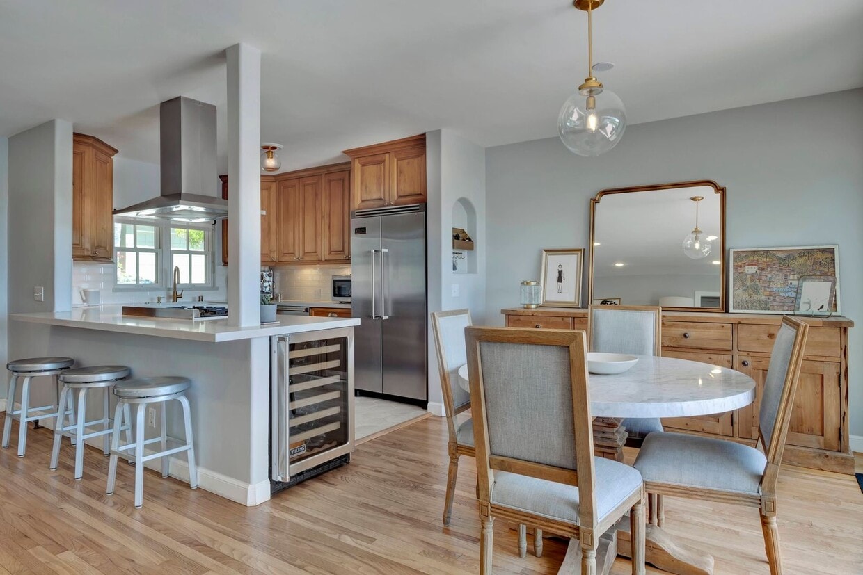 Primary Photo - Beautiful 4 Bedroom 3 Bath Lower Riviera C...