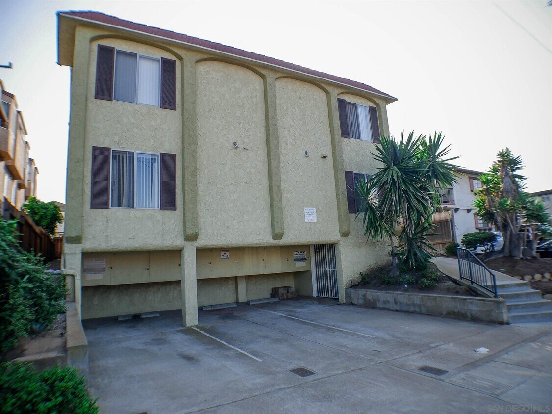 Primary Photo - 4345 Rialto St
