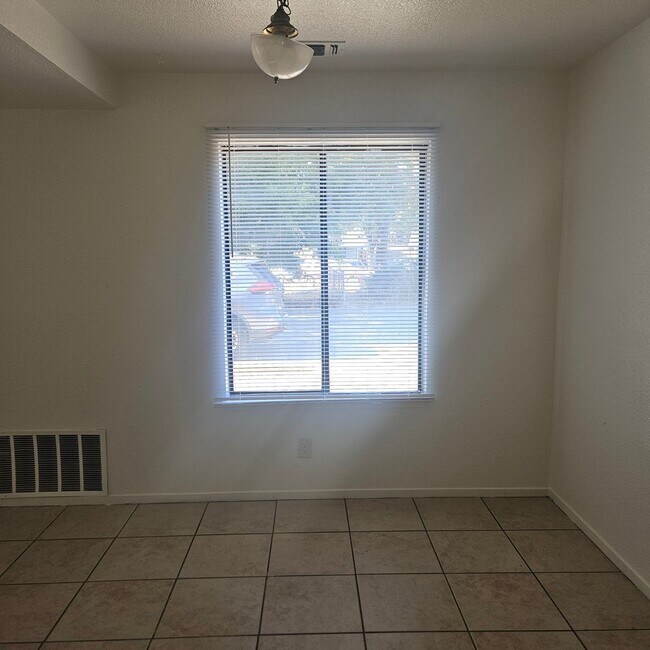 Foto del edificio - 1513 Lynne Renee Ct