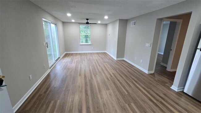 Foto del edificio - 3025 Mangum Dr