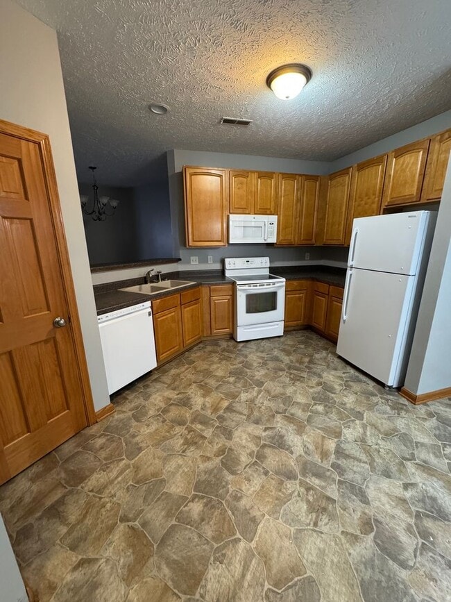 Foto del edificio - Two Bed, Two Bath, Two Car Garage Condo in...