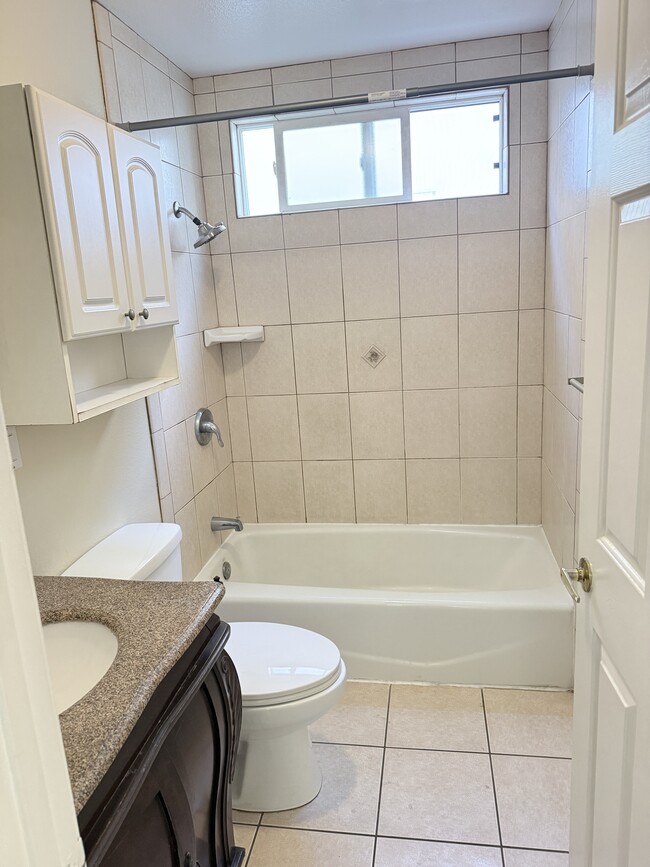 Building Photo - 1025 Edith Ave