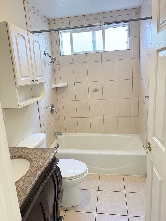 Foto del edificio - 1025 Edith Ave