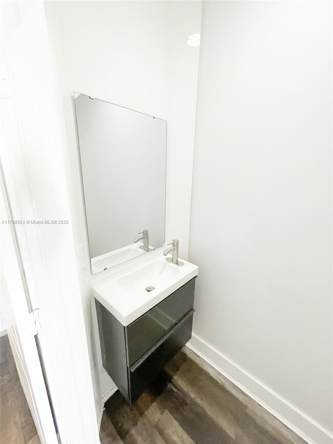 Foto del edificio - 285 River Bluff Ln