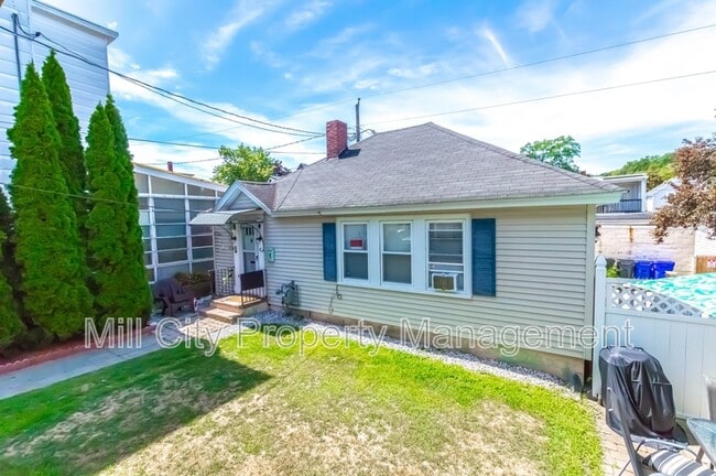 Building Photo - 204 Alsace St