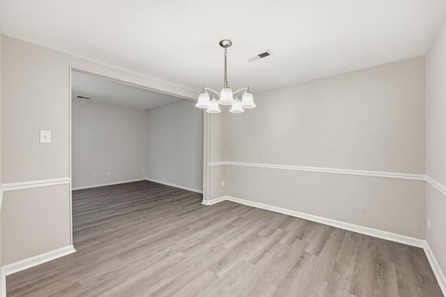 Building Photo - 8001 Regent Park Ln