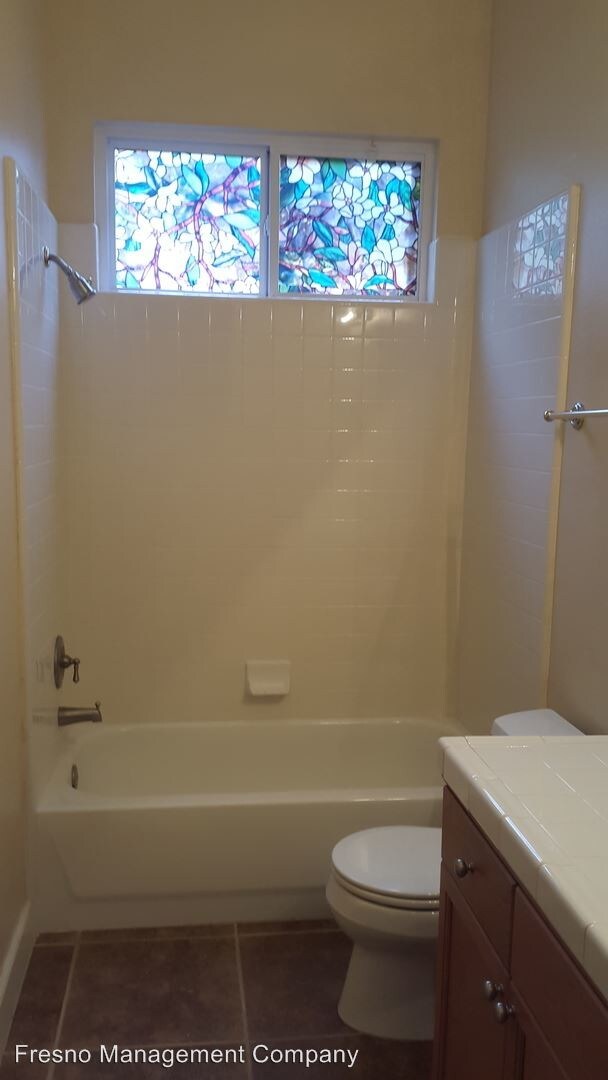 Foto del edificio - 4 br, 3 bath House - 5804 W. Chennault Ave.