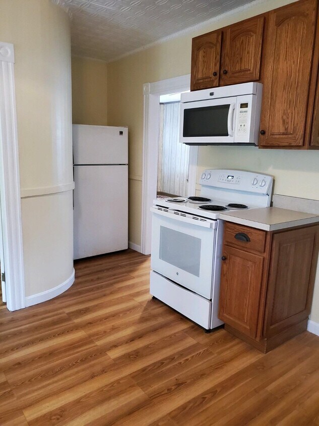 Primary Photo - 129 Alsace St