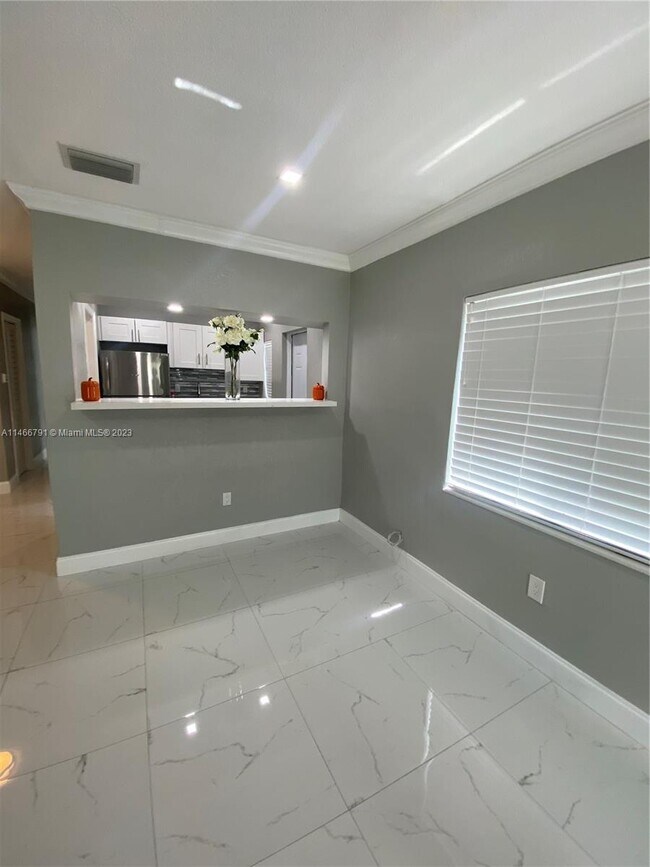 Building Photo - 1736 Washington St