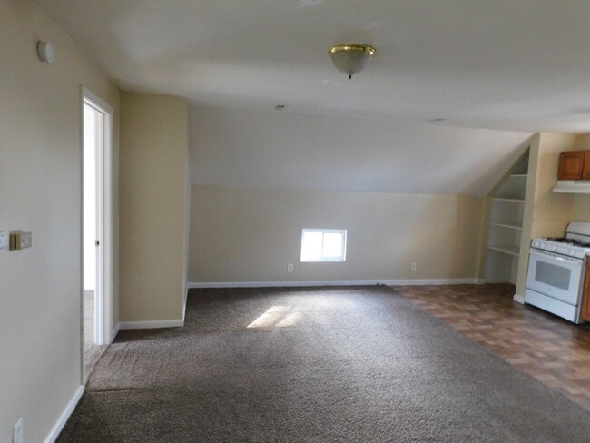 Foto del edificio - Private Entry Upper Unit Duplex