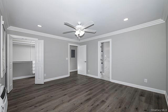 Building Photo - 164 W Montauk Hwy