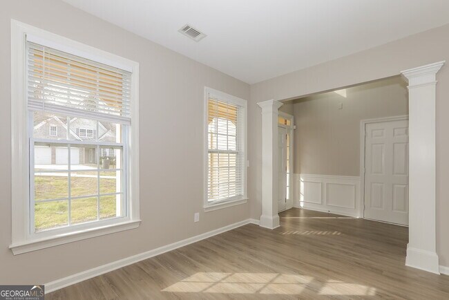 Building Photo - 1813 Temple Park Dr SW