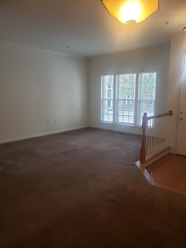 Foto del edificio - Gorgeous 3 Bedroom 3.5 Bathroom Brick Town...