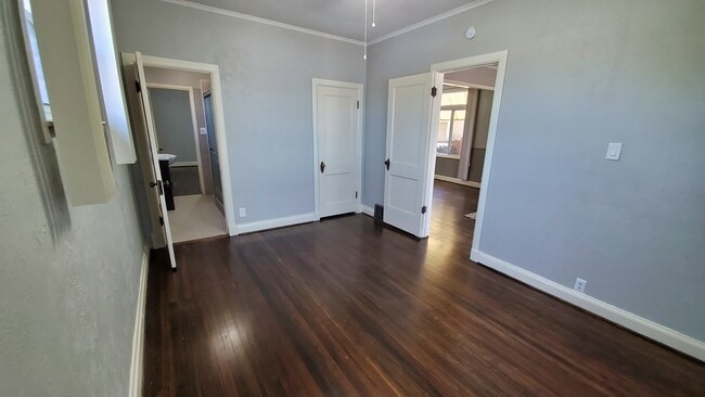 Foto del edificio - 1456 Roslyn St